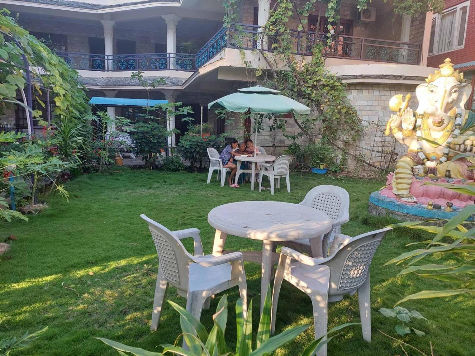 Blue Planet Lodge & Restaurant Pokhara Exterior photo
